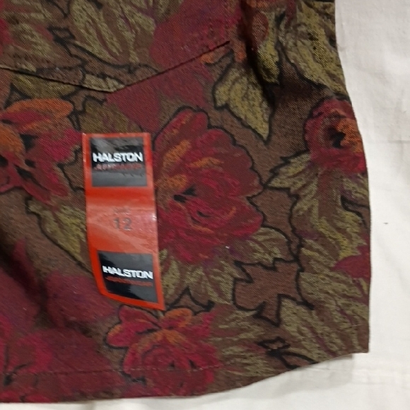 Halston Heritage Floral High Waist Shorts - Red and Green - Picture 15 of 15